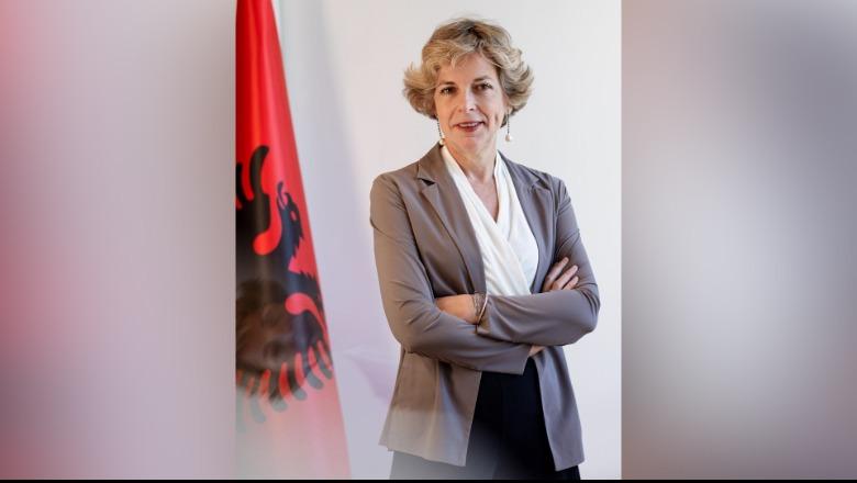 Ministrja Sala intervistë për AuntMinnieEurope: Sfidë e re në jetë! Prioritet revolucioni i imazherisë digjitale