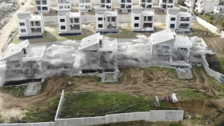 VIDEO/ Tejkaluan lejen e ndërtimit, momenti kur shemben me shpërthim të kontrolluar 3 vilat në Sauk