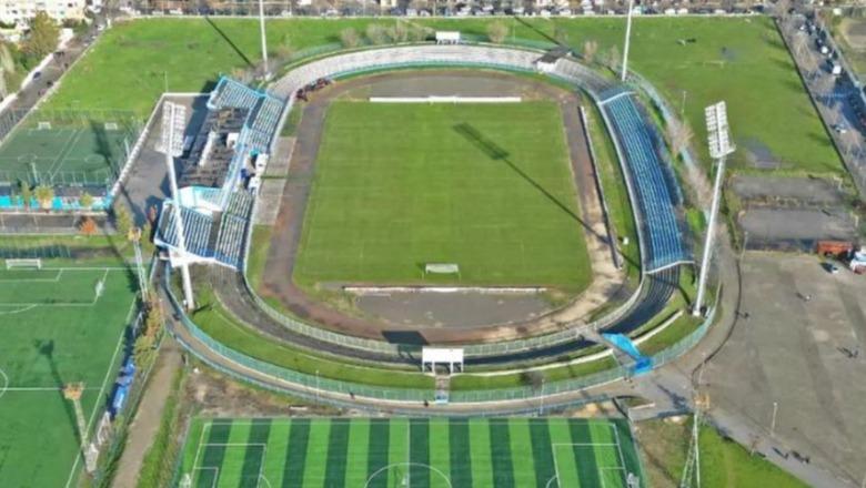 Durrës/ Sherr në futbollin e vajzave mes lojtareve të Teutës dhe Gramshit, gjyqtarja Rusta akordon 4 kartona të kuq