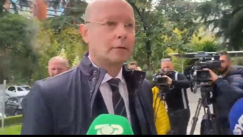 Deputetë demokratë shkojnë në selinë e PD për mbledhjen e thirrur nga Bardhi, Kaso: Kush tha që ka bojkot?