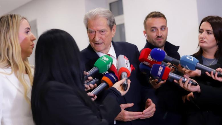 SPAK e thirri për 21 janarin, Berisha e mohon dhe sulmon prokurorin: Nuk kam marrë fletëthirrje, më parë ua çon gazetarëve