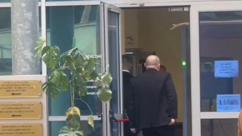 Akuzohet se bleu vota më 11 maj, shtyhet në GJKKO seanca paraprake për kryebashkiakun e Vaut të Dejës! Kërkoi të njihet me aktet e SPAK