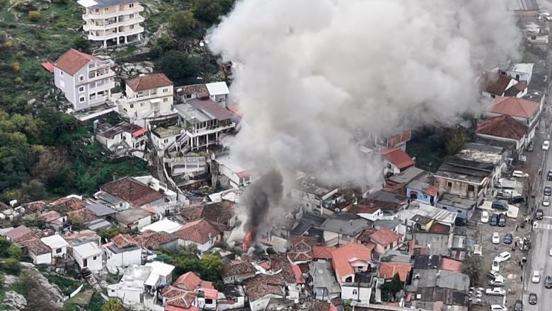 Banesa në Shkodër përfshihet nga flakët, vetëm dëme materiale