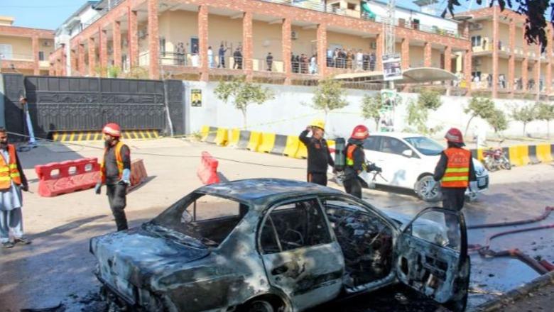 Shpërthim kamikaz jashtë një gjykate në Islamabad të Pakistanit, 12 të vrarë e 21 të plagosur