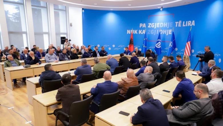 Toga dorëzohu se s’kemi nga ia mbajmë