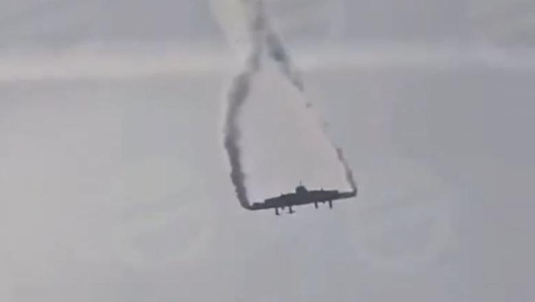 Avioni ushtarak turk me 20 persona thyhet në ajër dhe rrëzohet! Defekt mekanik, bombë në bord apo raketë? (VIDEO)