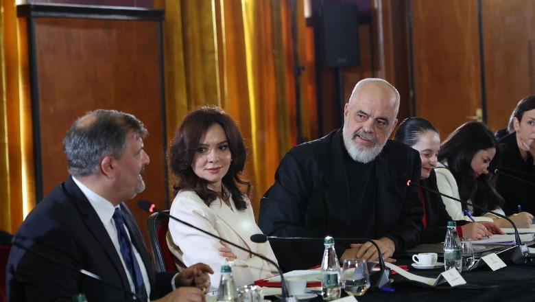 Takimi me ambasadorët e vendeve të BE, Rama publikon pamjet nga tryeza e diskutimeve: Bashkëbisedim për Raportin e Progresit