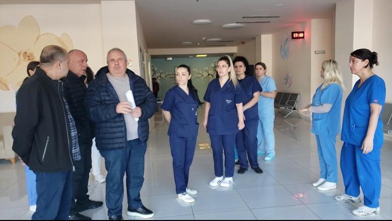 Kirurgjia e Beratit transferohet tek Materniteti, gjinekologët bojkojnë punën: Rrezikohet shëndeti i grave shtatzëna! Drejtori i spitalit: Do penalizoheni