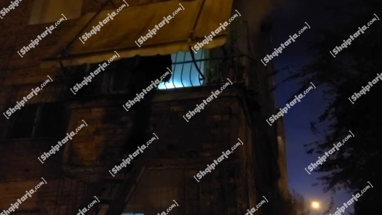 Zjarr në një banesë në lagjen 'Isa Boletini' të Vlorës (VIDEO)