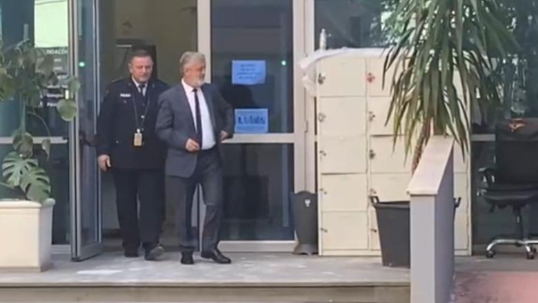 Transferimi i oficerit të AMP në Berat, ish-drejtori i Policisë së Shtetit, Muhamet Rrumbullaku në SPAK: Kur të thërret drejtësia duhet me u paraqit