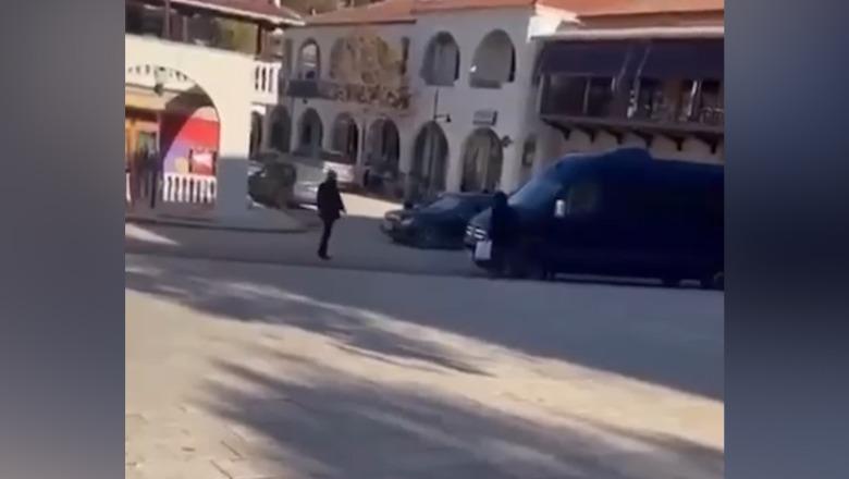 Sarandë/ Dhunuan me sende të forta 18-vjeçarin dhe i dëmtuan makinën, policia shpall në kërkim 4 të rinj, me tyre dhe një i mitur
