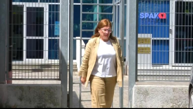 ‘Mos e hap gojën’/ Kryebashkiakja e Roskovecit merret e pandehur! SPAK: I ushtroi presion mbështetësit të opozitës të mos votojë në 2023-shin, ndërtoi pa leje