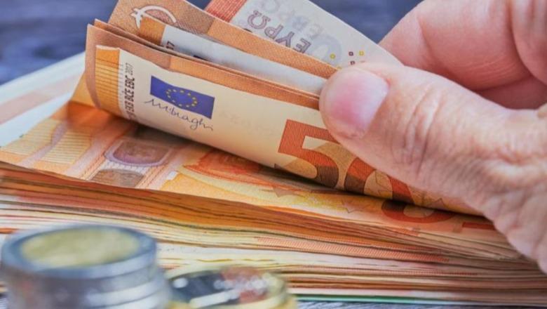 Superleku   Valutat e mbyllin vjeshtën edhe më të dobëta  euro në pikiatë  ndikim edhe SEPA  Rezerva valutore 7 mld €  BSh blen € për të frenuar rënien