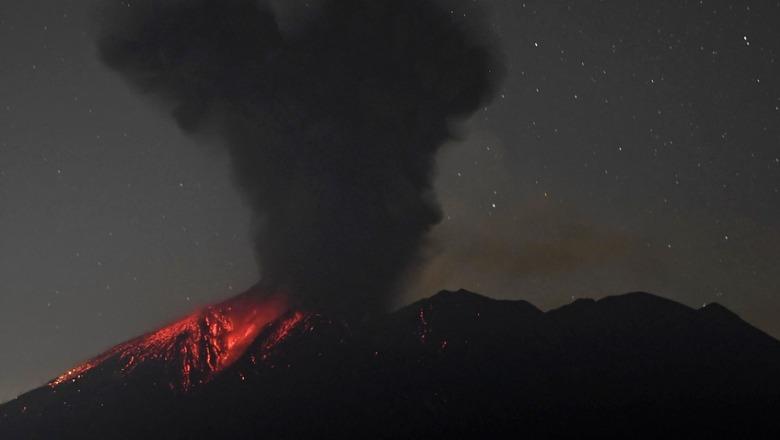 Shpërthen vullkani në Japoni, anulohen dhjetëra fluturime, vala e hirit arrin mbi 4 kilometra lartësi