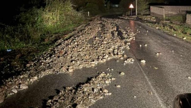 Gjirokastër/ Reshjet e dendura bllokojnë rrugën hyrëse në Libohovë, probleme në qarkullimin e automjeteve