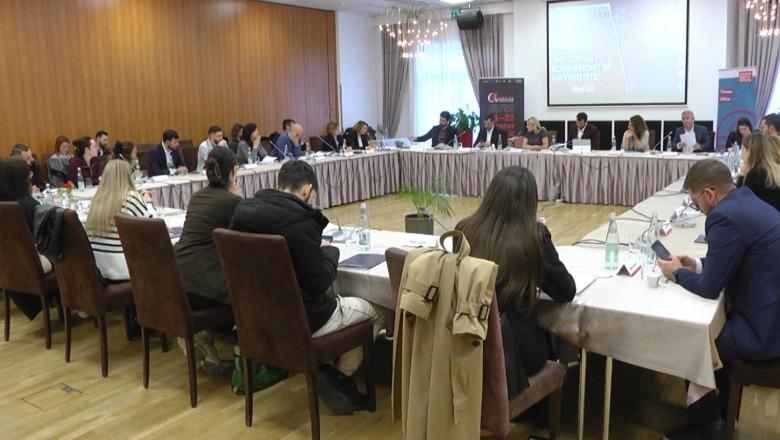 Raporti/ 9 nga 10 studentë pranojnë korrupsionin në arsim! 7% e tyre, të ngacmuar seksualisht nga pedagogët