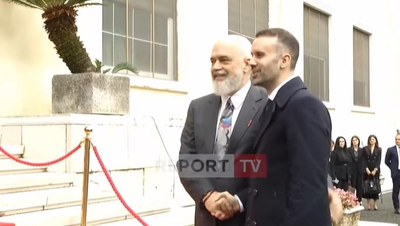 ‘Ti je në krye, si mund të vonohesh?’ Rama 'ngacmon' kryeministrin e Malit të Zi: Jam në kohë