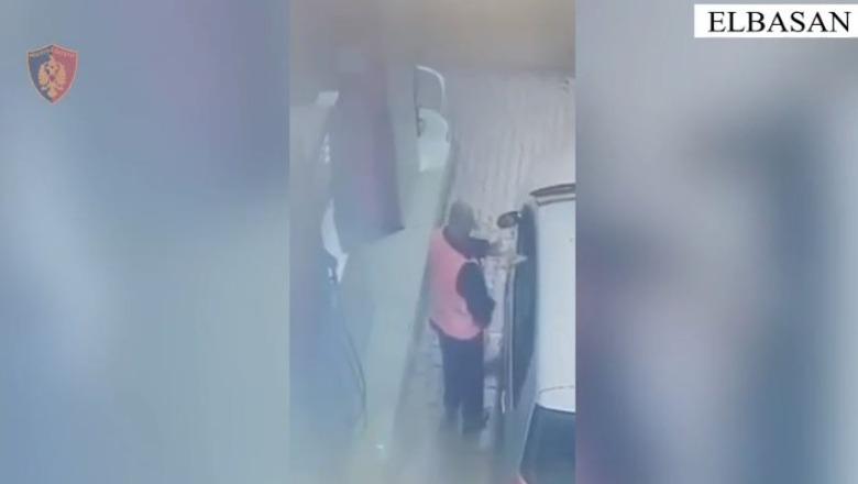 Elbasan  Dogji qëllimisht një automjet  pranga 31 vjeçari  Autori kapet  mat  nga kamerat e sigurisë  EMRI 