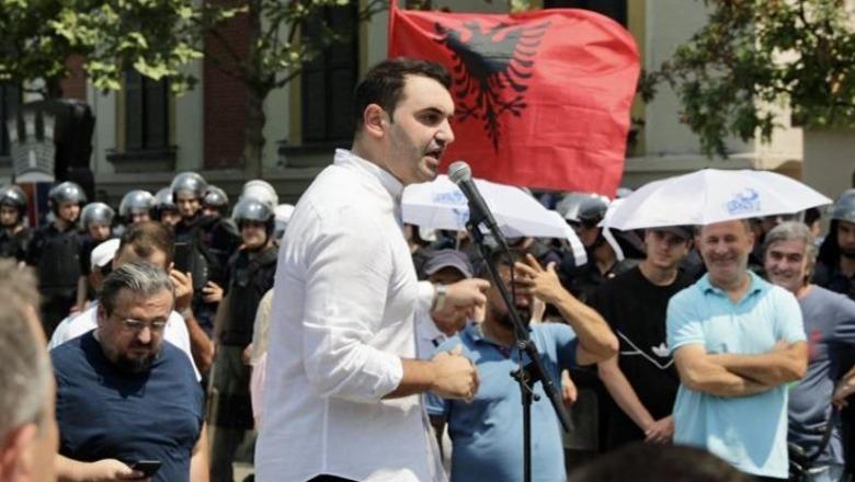  Na duhen para për molotovë   gazetari i portalit të Zenit sqaron se Belind Këlliçi komunikonte me Berberin