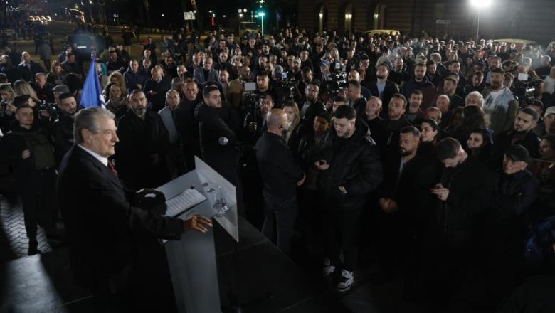  Foltore 2   Deputetët e PD mblidhen sot para Kryeministrisë