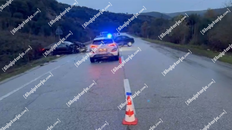 Fier  Aksident në aksin Levan Tepelenë  përplasen dy makina  3 persona të plagosur