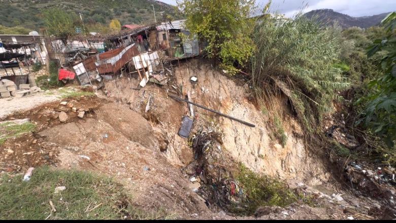 Romët e Delvinës në rrezik për jetën  rrëshqet masivi i dherave pranë banesave  Askush s na vjen në ndihmë