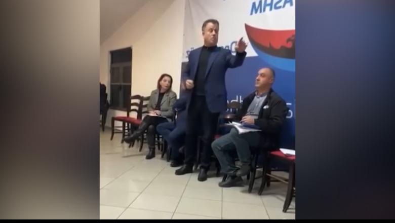  Prej teje nuk rri asnjë sekondë në PD   Demokratët sherr me Flamur Nokën në degën Kamëz Paskuqan  i kërkojnë llogari për katandisjen  VIDEO 