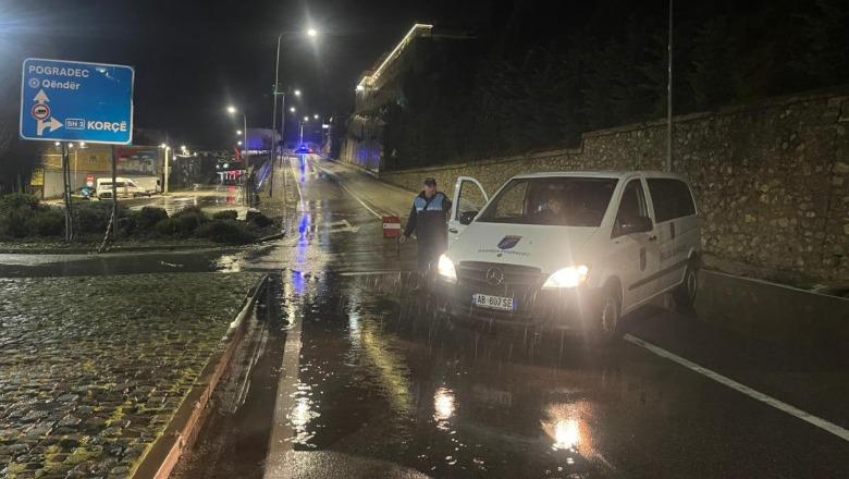 Pogradec  Mbyllet përkohësisht hyrja e Unazës për shkak të rrezikut të rënies së gurëve  VIDEO 