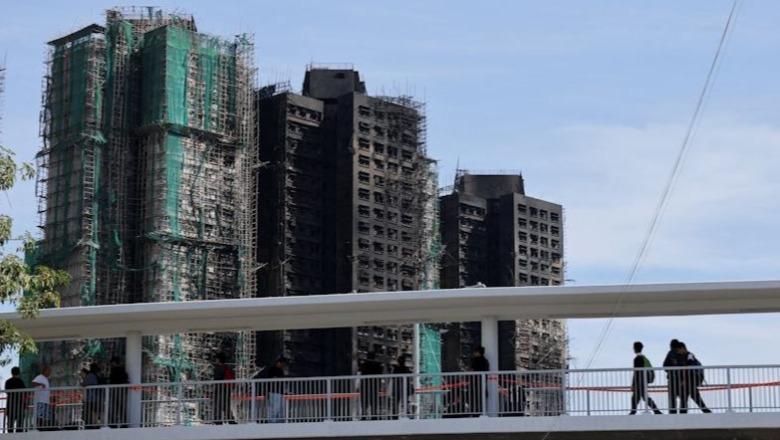 Shkon në 94 numri i viktimave nga zjarri në bllokun e qiellgërvishtësve në Hong Kong  flakët u përshpejtuan nga panelet e polisterolit