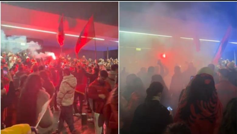  Dortmundi ‘bëhet’ kuq e zi, shqiptarët e ‘djegin’ për 113-vjetorin e Pavarësisë! Rreth 1500 persona u mblodhën nga 20 qytete gjermane (VIDEO)