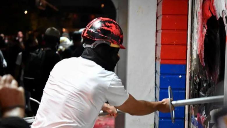 Serbi  Pranimi i dhunës bllokon demokratizimin