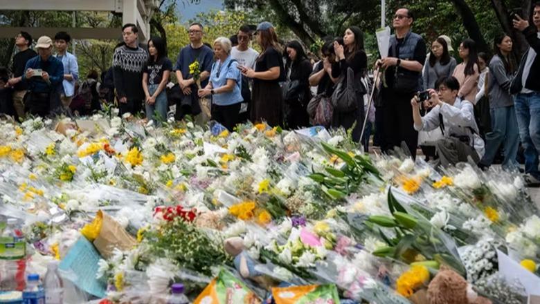 Zjarri në komplekset e banimit në Hong Kong  numri i të vdekurve shkon në 146  mijëra njerëz homazhe për jetët e humbura  3 ditë zie kombëtare