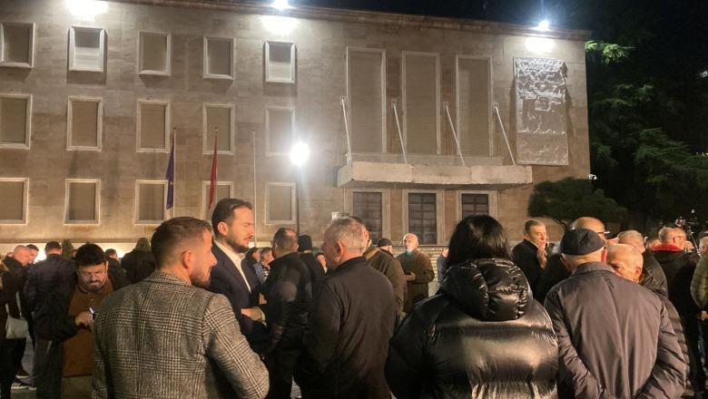 Ekskluzive  Pas  kafes  me të votuarit  Salianji nis të mërkurën Foltoret nga Durrësi  Berisha nesër takim me strukturat