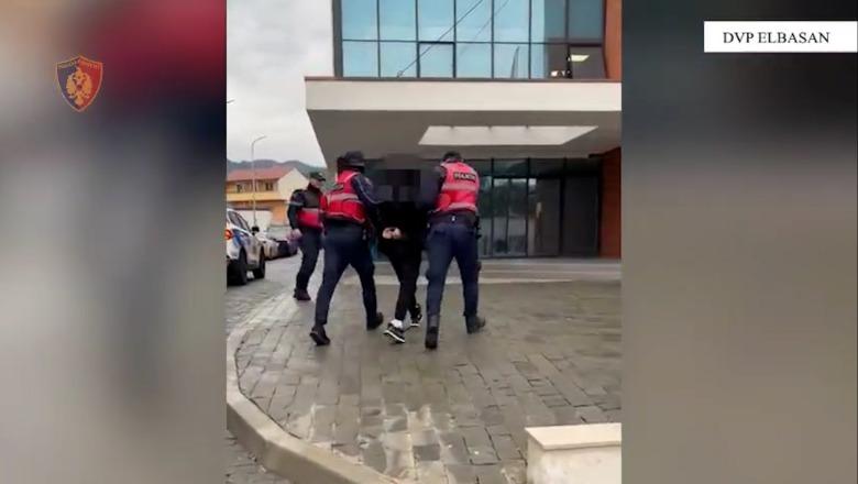 U arrestua si bashkëpunëtor në vrasjen e Mondi Mëhallës, 29-vjeçari nga Përrenjasi me precedentë! Në 2022, dhunoi dhe kanosi me armë një person për 3 mijë euro