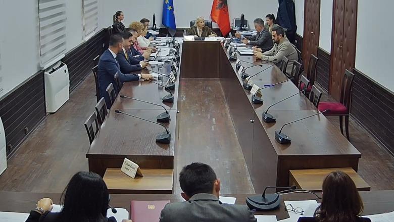  Ekonomia  rrëzon tatimin e diferencuar për rivlerësimin  Qytetar e biznese do të paguajnë 5  nëse do të rivlerësojnë pronën