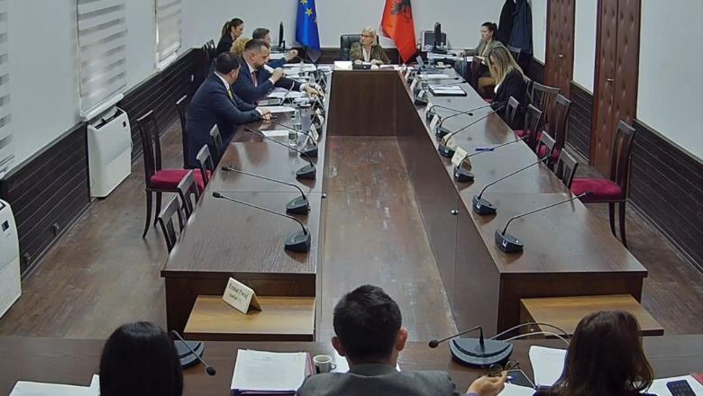  Paqja Fiskale  drejt Kuvendit pa asnjë ndryshime  Braçe  Po lihen hapësira për pastrim parash  PD kërkon përjashtimin e ndërtimit