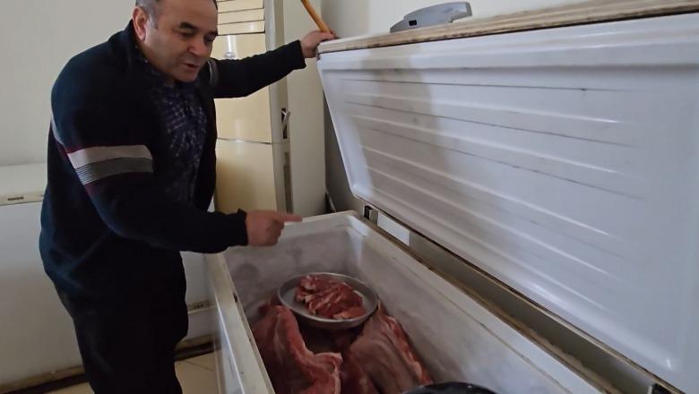 Protestojnë bizneset në Patos  Ne çdo ditë hedhim në lumë brumin e bukës dhe mishin për shkak të mungesës së energjisë