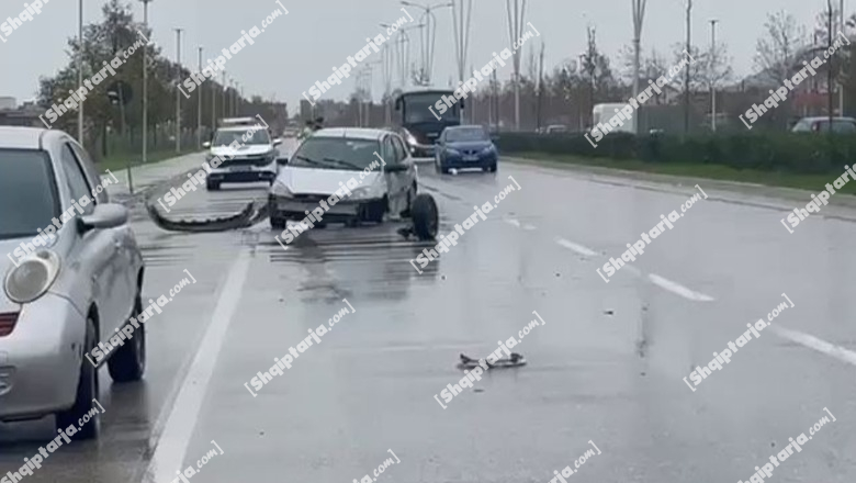 Vlorë/ 2 makina përplasen me njëra-tjetrën në hyrje të qytetit, lëndohet njëri nga drejtuesit dhe pasagjeri! Shkak dyshohet shpejtësia