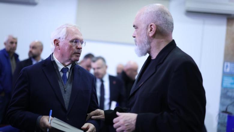   Prezantohet libri i ish-ambasadorit amerikan Chris Hill, Rama: Dëgjova për të se kishte çuar në burg Nanon, kur e takova s’mu duk si ‘burgosës’ i opozitës