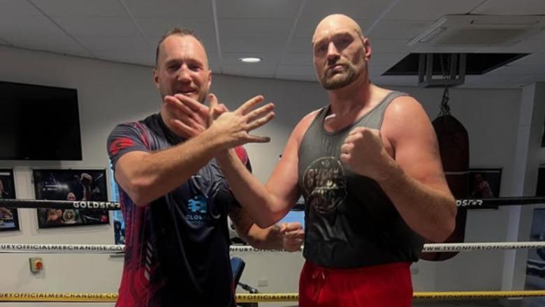 Stërvitje dhe shqiponjë me legjendën Tyson Fury, premtimi i boksierit Nelson Hysa: Jemi në rrugën e duhur për titullin e botës