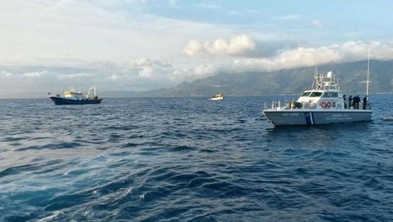 Greqi/ Tragjedi në jug të Kretës, gjendet një varkë gjysmë e fundosur me emigrantë! 18 të vdekur