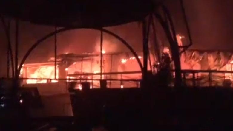 Flakët shkrumbojnë një klub në Indi, të paktën 25 persona të vdekur