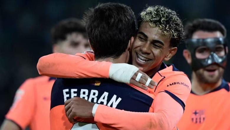 VIDEO/ Spektakël me tetë gola, Barcelona përmbys 3-5 Betisin në Sevilla dhe mbetet në krye të La Ligas