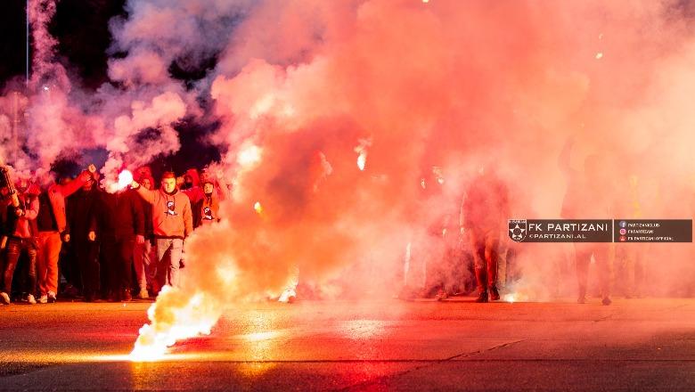FOTO/ Tifozët e Partizanit 'djegin' kryeqytetin para derbit me Tiranën