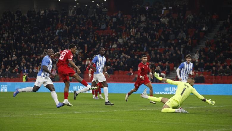 LIVE/ Vetëm 7 minuta lojë, të kuqtë zhbllokojnë derbin me Human! Tirana 0-1 Partizani në stadiumin 'Air Albania'