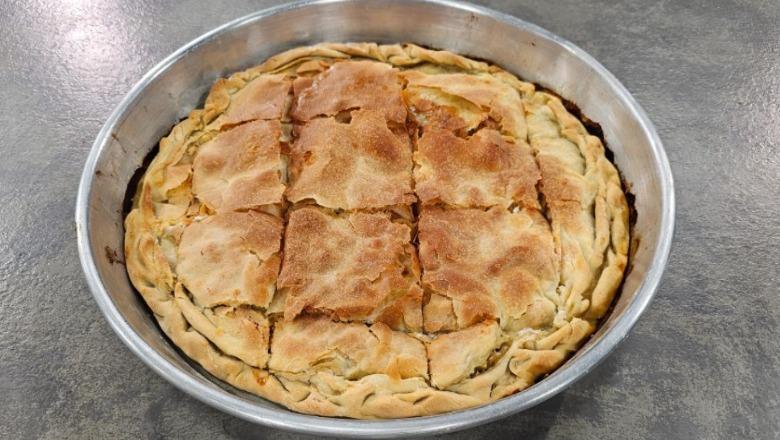 Byrek me presh dhe djathë nga zonja Albana