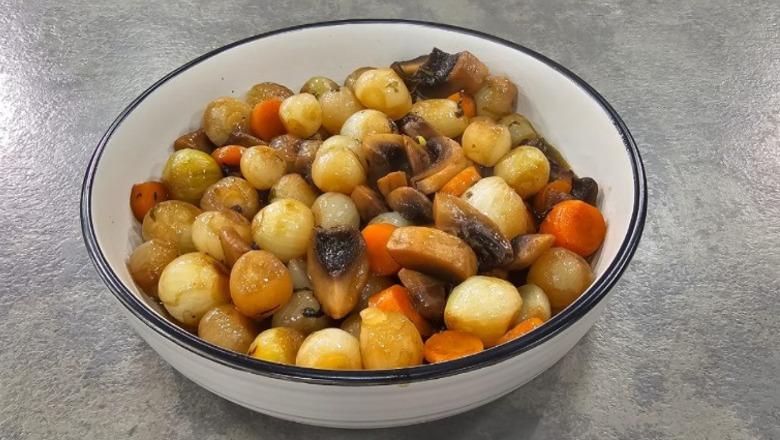 Zarzavate të ziera dhe të tiganisura nga zonja Albana