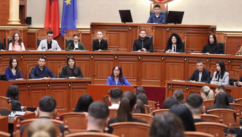 8 dhjetori/ Të rinjtë ngrenë zërin për shëndetin mendor në Kuvend: Jemi nën presion nga rrjetet sociale, na ndihmoni