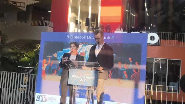 Ambasadori Gonzato thirrje të rinjve: Sillni Europën në Shqipëri, duhet të veproni