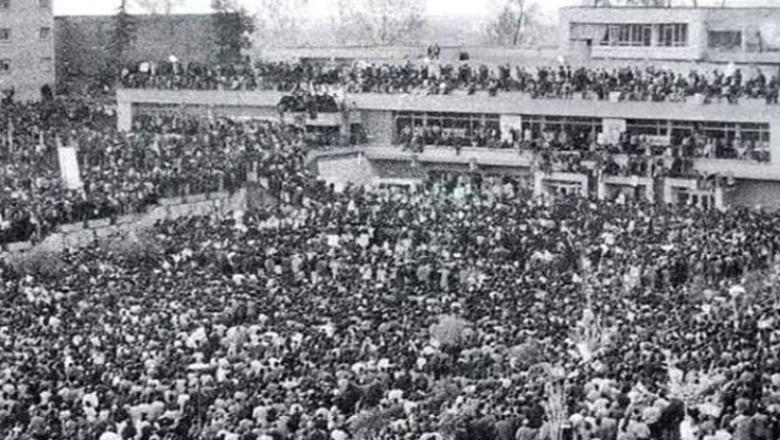 Skënder Minxhozi: Dhjetorin ta kujtojmë për çfarë fituam, po edhe për çfarë humbëm